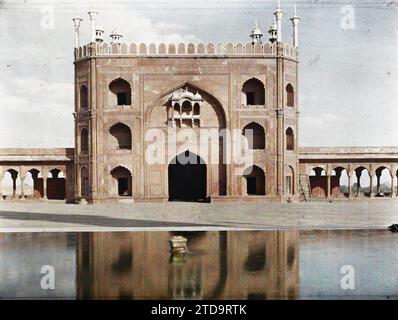 Delhi, India Ablution Basin e porta della grande Moschea (Jama Masjid), religione, alloggi, architettura, Water Feature, Islam, porta, arco, galleria/arco, cortile, Moschea, architettura religiosa, India, Delhi, ingresso di Juma Majid, Delhi, 05/01/1914 - 05/01/1914, Passet, Stéphane, fotografo, 1913-1914 - Inde, Pakistan - Stéphane Passet - (16 dicembre-29 gennaio), Autochrome, Photo, Glass, Autochrome, foto, orizzontale, dimensioni 9 x 12 cm Foto Stock