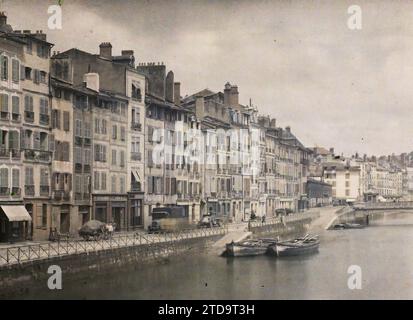 Bayonne, Francia, attività economica, Habitat, architettura, trasporti, negozio, negozio, ingegneria civile, fiume, Quay, Boat, Dwelling, Street, District, trasporto fluviale, lago, ponte, Francia, Bayonne, le banchine prese dal Pont du Génie verso la Cittadella, Bayonne, 20/07/1924-20/07/1924, Léon, Auguste, fotografo, 1924 - Aquitaine - Auguste Léon, Autochrome, foto, vetro, Autochrome, foto, positiva Foto Stock