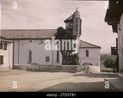 Bidart, Francia, Religion, Art, Habitat, architettura, Chiesa, Cristianesimo, Orologio, Campanile, portico, rinascimentale, architettura religiosa, Francia, Bidart, l'Eglise de Bidart, Bidart, 31/07/1924 - 31/07/1924, Léon, Auguste, fotografo, 1924 - Aquitaine - Auguste Léon, Autochrome, foto, vetro, Autochrome, foto, positiva Foto Stock