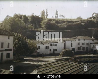 Guiche, Francia, Habitat, Architecture, Staircase, architettura rurale, alloggi, via, Distretto, Francia, Guiche, ingresso al villaggio, Guiche, 13/10/1924 - 13/10/1924, Léon, Auguste, fotografo, 1924 - Aquitaine - Auguste Léon, Autochrome, foto, vetro, Autochrome, foto, positiva Foto Stock