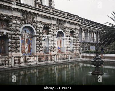 Siviglia, Spagna nei giardini dell'Alcazar, la galleria Grutesco ("delle grottesche") e la fontana di mercurio al centro del bacino, Arte, Habitat, architettura, Water Feature, scultura, architettura del giardino, decorazioni dipinte, pittura, fontana, stucco, giardino arabo-andaluso, rinascimentale, decorazioni scolpite, parco, giardino, Palazzo, Castello, Spagna, Siviglia, giardini e bacini dell'Alcazar, Séville, 23/06/1914 - 23/06/1914, Léon, Auguste, fotografo, 1914 - Espagne, Spagna, Europa - Auguste Léon - (15 luglio-4 luglio), Autochrome, Photo, Glass, Autochrome, foto, positiva Foto Stock