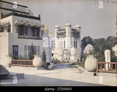 Parigi (7° arr.), Francia Mostra delle Arti Decorative, Padiglione delle Galeries Lafayette, conosciuto come Pavilion de la Maîtrise, Arte, iscrizione, informazioni, Habitat, architettura, Stele, Torre, Scultura, colonna, vaso, terrazza, arti decorative, iscrizione architettonica, balcone, loggia, Trellis, Mostra, Mostra di Arti Decorative, Cupola, cupola, Pergola, decorazioni scolpite, architettura effimera, Francia, Parigi, Mostra di Arti Decorative, veduta dall'angolo del Padiglione Galeries Lafayette verso l'Esplanade des Invalides, Invalides, 18/06/1925 - 18/06/1925, Léon, Auguste, Foto Stock