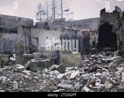 Révigny, Francia, prima guerra mondiale, fronte posteriore, neve, rovine, fronte, bombardamenti, Rubble, forno, Francia, Révigny, The Oven with Flour, Révigny-sur-Ornain, 30/01/1915 - 30/01/1915, Léon, Auguste, fotografo, 1914-1915 - Zones Dévastées, Nord et Est de la France - Jean Brunhes, Auguste Léon et Georges Chevalier - (dicembre 1914-aprile 1915), Autochrome, Photo, Glass, Autochrome, foto, positiva Foto Stock