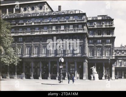 Parigi (i arr.), France la Comédie-Francaise rue de Richelieu, Arte, lampione, Statua, orologio, scultura, colonna, decorazioni scolpite, Galleria, teatro, Francia, Parigi, le Théâtre francesi e la Statua di Lamartine, Arrondissement i, 15/08/1927 - 15/08/1927, Léon, Auguste, fotografo, Autochrome, foto, vetro, Autochrome, foto, positivo, orizzontale, dimensioni 9 x 12 cm Foto Stock