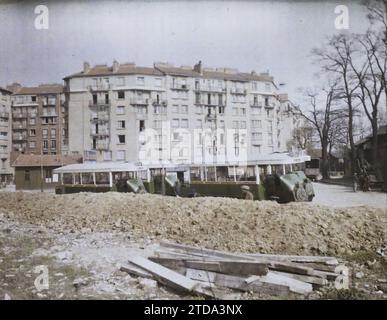 Parigi (XIV arr.), Francia costruzione di un edificio sul sito delle vecchie fortificazioni, Place de la porte de Vanves, abitazioni, architettura, trasporti, opere, trasporto automobilistico, carrello, alloggi, autobus, fortificazioni, Rubble, France, Paris, porte de Vanves, Arrondissement XIV, fortificazioni, Petite ceinture, la zone, 09/04/1929 - 10/04/1929, Passet, Stéphane, fotografo, Autochrome, foto, vetro, Autochrome, Photo, positive, Horizontal, dimensioni 9 x 12 cm Foto Stock