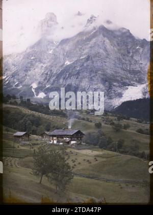 Grindelwald, Svizzera il villaggio di Grindelwald di fronte al Wetterhorn e al ghiacciaio Grindelwald, natura, ambiente, Habitat, architettura, paesaggio, Monte, montagna, neve, campo, architettura rurale, ghiaccio, ghiacciaio, Svizzera, Grindelwald, Grindelwald, 12/07/1912 - 12/07/1912, Léon, Auguste, fotografo, 1912 - Svizzera - Auguste Léon et Cesare Calciati (30 luglio), Autochrome, Photo, Glass, Autochrome, foto, positivo, verticale, dimensioni 9 x 12 cm Foto Stock