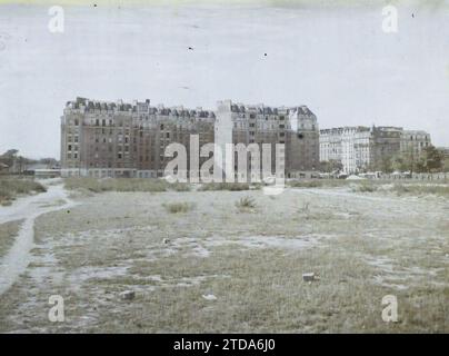 Parigi (XIV arr.), Francia costruzione di alloggi economici (HBM) nella zona fortificata della porte de'Orléans (?), alloggi, architettura, opere, alloggi, fortificazioni, Francia, Parigi, alla porta di Orleans, Arrondissement XIV, fortificazioni, Petite ceinture, la zone, 28/08/1929 - 28/08/1929, Léon, Auguste, fotografo, Autochrome, foto, vetro, Autochrome, foto, positivo, orizzontale, dimensioni 9 x 12 cm Foto Stock