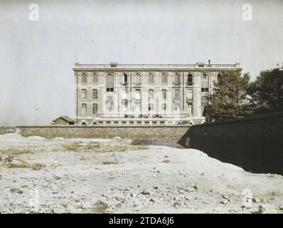 Parigi (XVIII arrondissement), Francia la zona delle vecchie fortificazioni presso la caserma di Clignancourt, abitazioni, architettura, architettura civile pubblica, Caserma, architettura fortificata, fortificazioni, dilapidazione, condizioni igieniche, Francia, Parigi, resti delle fortificazioni di porte de Clignancourt, fortificazioni, Petite ceinture, la zone, 09/09/1929 - 09/09/1929, Léon, Auguste, fotografo, Autochrome, foto, vetro, Autochrome, foto, positivo, orizzontale, dimensioni 9 x 12 cm Foto Stock