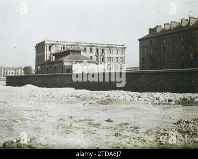 Parigi (XVIII arrondissement), Francia la zona delle vecchie fortificazioni presso la caserma di Clignancourt, abitazioni, architettura, architettura civile pubblica, Caserma, architettura fortificata, fortificazioni, dilapidazione, condizioni igieniche, Francia, Parigi, resti delle fortificazioni della porta de Clignancourt vista verso la porte des Poissonniers, fortificazioni, Petite ceinture, la zone, 09/09/1929 - 09/09/1929, Léon, Auguste, fotografo, Autochrome, foto, vetro, Autochrome, foto, positivo, orizzontale, dimensioni 9 x 12 cm Foto Stock