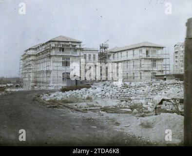 Parigi (XVIII arrondissement), Francia ricostruzione dell'ospedale Bichat nella zona delle vecchie fortificazioni della porte de Saint-Ouen, abitazioni, architettura, ponteggi, punterie, opere, Cabin, ospedale, alloggi, fortificazioni, Rubble, Francia, Parigi, nuove costruzioni vicino a porte de St Ouen verso porte de Clignancourt, fortificazioni, Petite ceinture, la zone, 24/09/1929 - 24/09/1929, Léon, Auguste, fotografo, Autochrome, foto, vetro, Autochrome, foto, positivo, orizzontale, dimensioni 9 x 12 cm Foto Stock