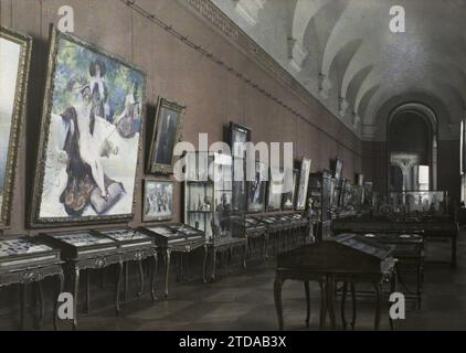 Parigi (8° arr.), Francia le collezioni del Petit Palais, Housing, Architecture, Art, Museum, vista interna, architettura civile pubblica, pittura, vetrina, esposizione, Galleria, Francia, Parigi, museo Petit Palais, angolo di sala, vetrine di collezioni, Petit Palais, 01/01/1920 - 31/12/1930, Léon, Auguste, fotografo, Autochrome, foto, vetro, Autochrome, foto, positivo, orizzontale, dimensioni 9 x 12 cm Foto Stock
