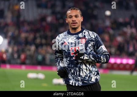 Monaco, Germania. 17 dicembre 2023. Leroy sane (FC Bayern Muenchen, n. 10) FC Bayern Muenchen vs. VfB Stuttgart, Fussball, Herren, 1. Bundesliga, 15 anni. Spieltag, Saison 23/24, GER, 17.12.2023, DFL/DFB REGULATIONS PROIBISCONO QUALSIASI USO DI FOTOGRAFIE COME SEQUENZE DI IMMAGINI E/O QUASI-VIDEO, foto: Eibner-Pressefoto/Wolfgang Frank Credit: dpa/Alamy Live News Foto Stock