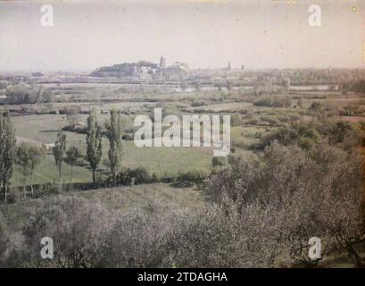 Avignone, Francia Vista generale di Avignone tratto da Fort Saint-André a Villeneuve-lez-Avignone, natura, ambiente, attività economica, Habitat, architettura, paesaggio, Agricoltura, bestiame, fiume, campanile, campo, Idrografia, Panorama dell'area urbana, Palazzo, Castello, vegetazione, botanica, Olivier, Francia, Avignone, vista generale di Avignone tratto da Fort St André a Villeneuve, Avignone, 11/04/1916 - 11/04/1916, Léon, Auguste, fotografo, 1916 - Province francesi - Jean Brunhes, Auguste Léon et Georges Chevalier - (aprile-luglio), Autochrome, Photo, Glass, Autochrome, foto, positiva, Horizo Foto Stock