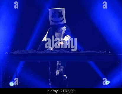 SUNRISE, FL- 16 DICEMBRE: Marshmello si esibisce durante i HeartRadio Y100 S Jingle Ball 2023 all'Amerant Bank Arena il 16 dicembre 2023 a Sunrise, Florida. Copyright: Xmpi04x Foto Stock