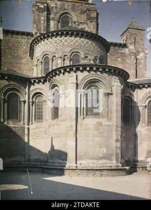 Brioude, Francia l'abside e le apsidiole dell'abside della basilica di Saint-Julien, viste da Place Gégoire de Tours, religione, arte, Habitat, architettura, Chiesa, Cristianesimo, Arti decorative, Arco, sala giochi, Arch, Medioevo, architettura religiosa, Francia, Brioude, l'abside and the Absidioles, Brioude, 31/07/1916-31/07/1916, Léon, Auguste, fotografo, 1916 - Province francesi - Jean Brunhes, Auguste Léon et Georges Chevalier - (aprile-luglio), Autochrome, Photo, Glass, Autochrome, foto, positivo, verticale, dimensioni 9 x 12 cm Foto Stock