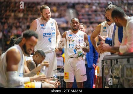 Ludwigsburg, Deutschland. 17 dicembre 2023. Auszeit, GER, MHP Riesen Ludwigsburg vs. Syntainics MBC, Basketball, Bundesliga, easycredit BBL, 11. Spieltag, Spielzeit 2023/2024, 17.12.2023, foto: Eibner-Pressefoto/Sascha Walther Credit: dpa/Alamy Live News Foto Stock