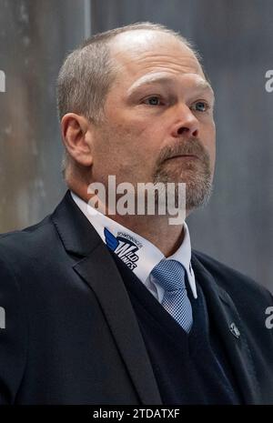 Muenchen, Deutschland. 17 dicembre 2023. Steve Walker (Chef-Trainer, Schwenninger Wild Wings). EHC Red Bull Muenchen gegen Schwenninger Wild Wings, Eishockey, DEL, 28. Spieltag, Saison 2023/2024, 17.12.2023. Foto: Eibner-Pressefoto/Heike Feiner Credit: dpa/Alamy Live News Foto Stock