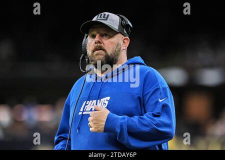 New Orleans, Louisiana, USA. 17 dicembre 2023. Il capo-allenatore dei New York Giants Brian Daboll a bordo campo mentre la sua squadra gioca contro i New Orleans Saints in una gara di stagione regolare a New Orleans, Louisiana USA, il 17 dicembre 2023. (Immagine di credito: © Dan Anderson/ZUMA Press Wire) SOLO USO EDITORIALE! Non per USO commerciale! Crediti: ZUMA Press, Inc./Alamy Live News Foto Stock