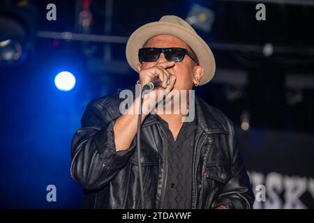 Los Angeles, USA. 16 dicembre 2023. BZ Bwai si esibisce al concerto Ugly Sweater Party al Whisky a Go Go in West Hollywood, Los Angeles, CA 16 dicembre 2023 Credit: Eugene Powers/Alamy Live News Foto Stock