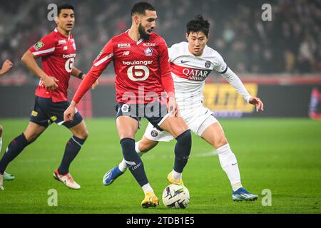 Nabil BENTALEB di Lille e Lee KANG-IN del PSG durante la partita di calcio del campionato francese di Ligue 1 tra Losc Lille e Paris Saint-Germain il 17 dicembre 2023 allo stadio Pierre Mauroy di Villeneuve-d'Ascq vicino Lille, in Francia Foto Stock