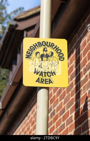 Neighbourhood Watch è un metodo per sviluppare uno stretto collegamento tra le famiglie di un quartiere, la polizia locale e altre agenzie pertinenti Foto Stock