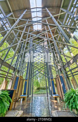 La parte anteriore del premio architettonico della Thorncrown Chapel, un luogo non confessionale per la meditazione e i matrimoni a Eureka Springs, Arkansas. Foto Stock