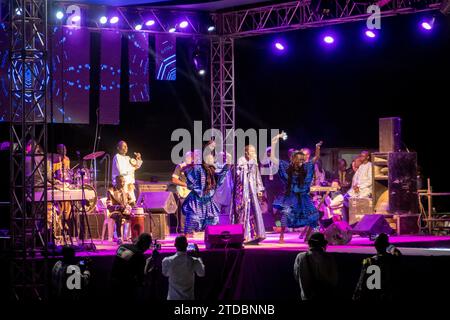 Festival Blues Du Flueuve 2023 a Podor, Senegal, Africa occidentale. La cantante Baaba Maal si esibisce in Podor. Foto Stock