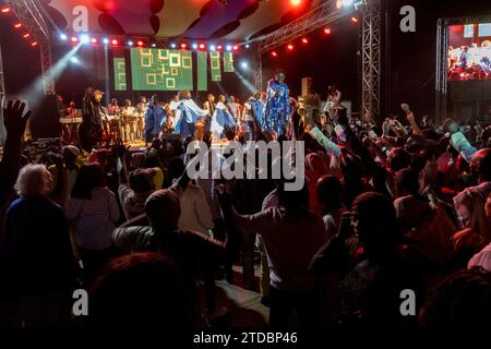 Festival Blues Du Flueuve 2023 a Podor, Senegal, Africa occidentale. La cantante Baaba Maal si esibisce in Podor. Foto Stock