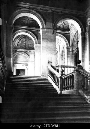 Siviglia, ottobre 1954. La scala principale dell'Archivio generale delle Indie. Crediti: Album / Archivo ABC / Rafael Salas Foto Stock