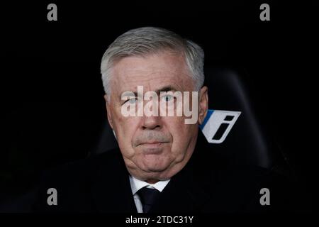 MADRID, SPAGNA - 17 DICEMBRE: Allenatore del Real Madrid Carlo Ancelotti durante la partita di la liga 2023/24 tra Real Madrid e Villarreal allo stadio Santiago Bernabeu. Crediti: Guille Martinez/AFLO/Alamy Live News Foto Stock