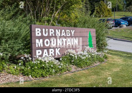 Vancouver, CANADA - 14 maggio 2023: Segnale del Burnaby Mountain Park visto nelle giornate di sole. Foto Stock