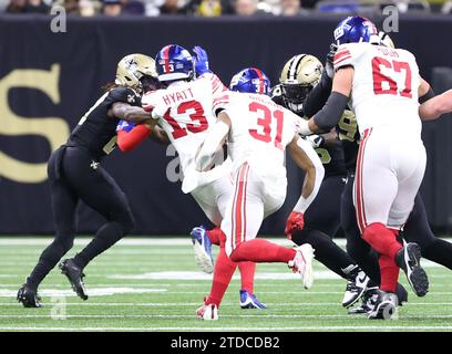 New Orleans, USA. 17 dicembre 2023. Il running back dei New York Giants Matt Breida (31) corse per qualche yardage durante una partita della National Football League al Caesars Superdome di New Orleans, Louisiana, domenica 17 dicembre 2023. (Foto di Peter G. Forest/Sipa USA) credito: SIPA USA/Alamy Live News Foto Stock