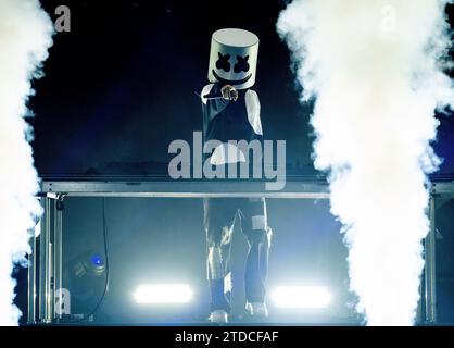 Sunrise, USA. 16 dicembre 2023. Marshmello si esibisce sul palco durante il Jingle Ball 2023 di i HeartRadio Y100 all'Amerant Bank Arena il 16 dicembre 2023 a Miami, Florida. Foto: Gabriel di Sante/imageSPACE/Sipa USA credito: SIPA USA/Alamy Live News Foto Stock