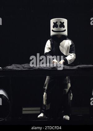 Sunrise, USA. 16 dicembre 2023. Marshmello si esibisce sul palco durante il Jingle Ball 2023 di i HeartRadio Y100 all'Amerant Bank Arena il 16 dicembre 2023 a Miami, Florida. Foto: Gabriel di Sante/imageSPACE/Sipa USA credito: SIPA USA/Alamy Live News Foto Stock