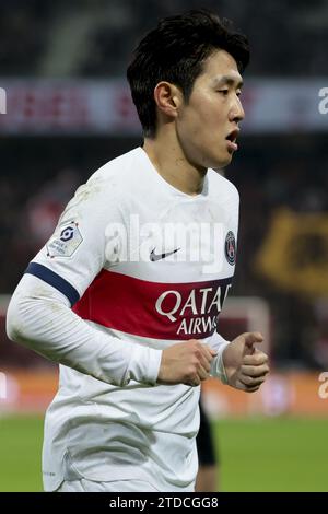 Lee Kang-in del PSG durante la partita di calcio del campionato francese di Ligue 1 tra Losc Lille e Paris Saint-Germain il 17 dicembre 2023 allo stadio Pierre Mauroy di Villeneuve-d'Ascq vicino Lille, in Francia Foto Stock