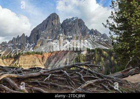 Splendide montagne di Aussichtspunkt nelle Dolomiti Italia Foto Stock