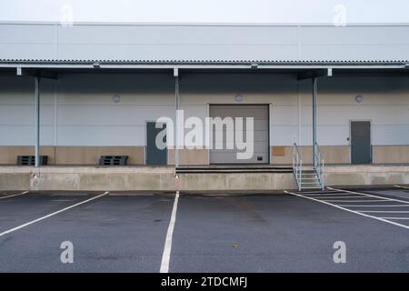 Banchina di carico per camion in un magazzino Foto Stock