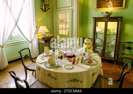 Sala da pranzo privata all'interno dello Chateau de Cheverny; Valle della Loira, Francia Foto Stock