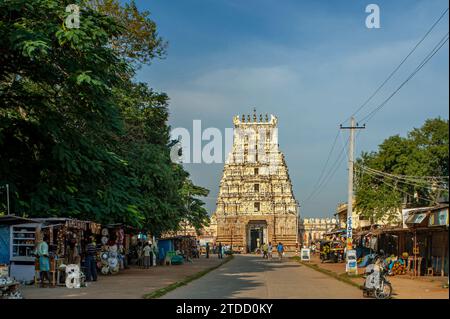 09 30 2009 Vintage Old Gopuram of Ranganathaswamy Temple in IX secolo Vaishnavite Santuari Srirangapatna | vicino a Mysore Karnataka INDIA Asia. Foto Stock