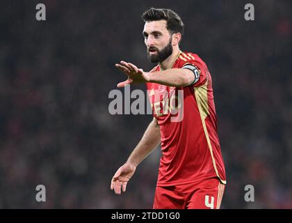 Glasgow, Regno Unito. 17 dicembre 2023. Graeme Shinnie di Aberdeen durante la partita di Scottish League Cup a Hampden Park, Glasgow. Il credito fotografico dovrebbe leggere: Neil Hanna/Sportimage Credit: Sportimage Ltd/Alamy Live News Foto Stock