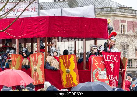 Varsavia, Polonia - 6 gennaio 2022: Processione di strada dei tre saggi nella capitale polacca. Foto Stock