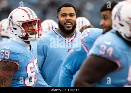 Nashville, Stati Uniti. 17 dicembre 2023. Il defensive tackle dei Tennessee Titans Jeffrey Simmons (98). Gli Houston Texans vinsero 19-16 in OT contro i Tennessee Titans al Nissan Stadium di Nashville, Tennessee, il 17 dicembre 2023. (Foto di Kindell Buchanan/Sipa USA) credito: SIPA USA/Alamy Live News Foto Stock