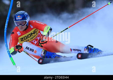 Alta Badia, Italia. 18 dicembre 2023. Coppa del mondo di sci alpino 2024 in alta Badia, Italia, il 18 dicembre 2023. 3° Slalom gigante maschile, 1° corsa, Marco Odermatt (sui) in azione. © Pierre Teyssot/Maxppp credito: MAXPPP/Alamy Live News Foto Stock