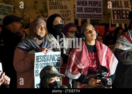 Shutdown Google: No Tech for Genocide, protesta contro il progetto Nimbus contratto con Israele e intelligenza artificiale per la guerra. San Francisco, CA, USA Foto Stock