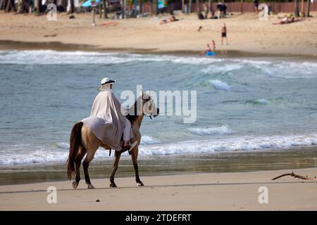 Phuket Thailanda 25 maggio 2023, immagini diverse da una spiaggia di phuket, opzioni per i turisti. Foto Stock