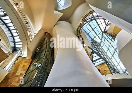 Bilbao Biscay Spagna. Gli interni del Museo Guggenheim Foto Stock