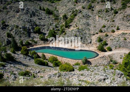 Riserva d'acqua artificiale sulle montagne di Tannourine, Libano, Medio Oriente Foto Stock