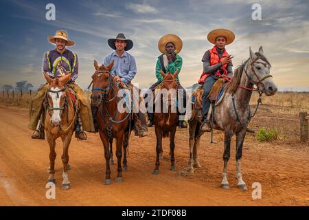 Cowboys nell'allevamento di bestiame Kahombo, Malanje, Angola, Africa Foto Stock