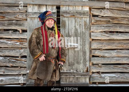 Sami uomo in abito tradizionale, Finlandia, Europa Foto Stock