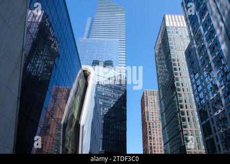 Cityscape from the High Line, un parco lineare sopraelevato di 2,33 km, greenway e percorso ferroviario costruito su un ex raccordo della Central Railroad sul lato ovest di Manhattan Foto Stock